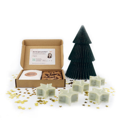 Sfeer Groene boom, kaarsjes glitters