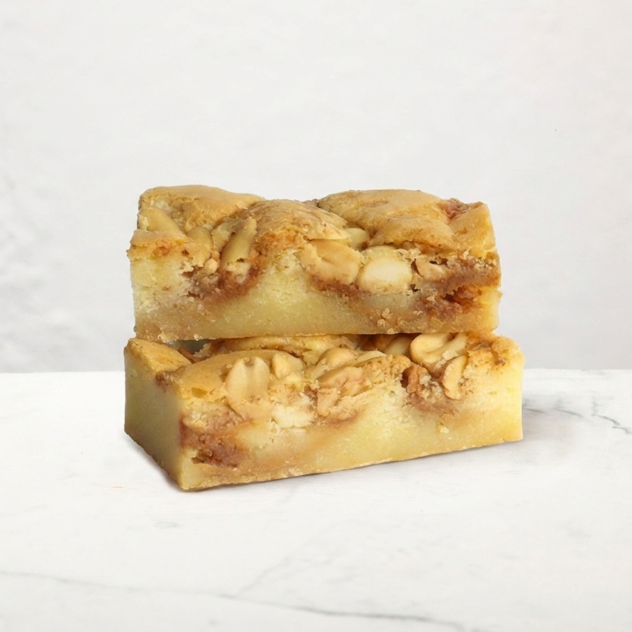 Ramon's Signature Blondie op achtegrond