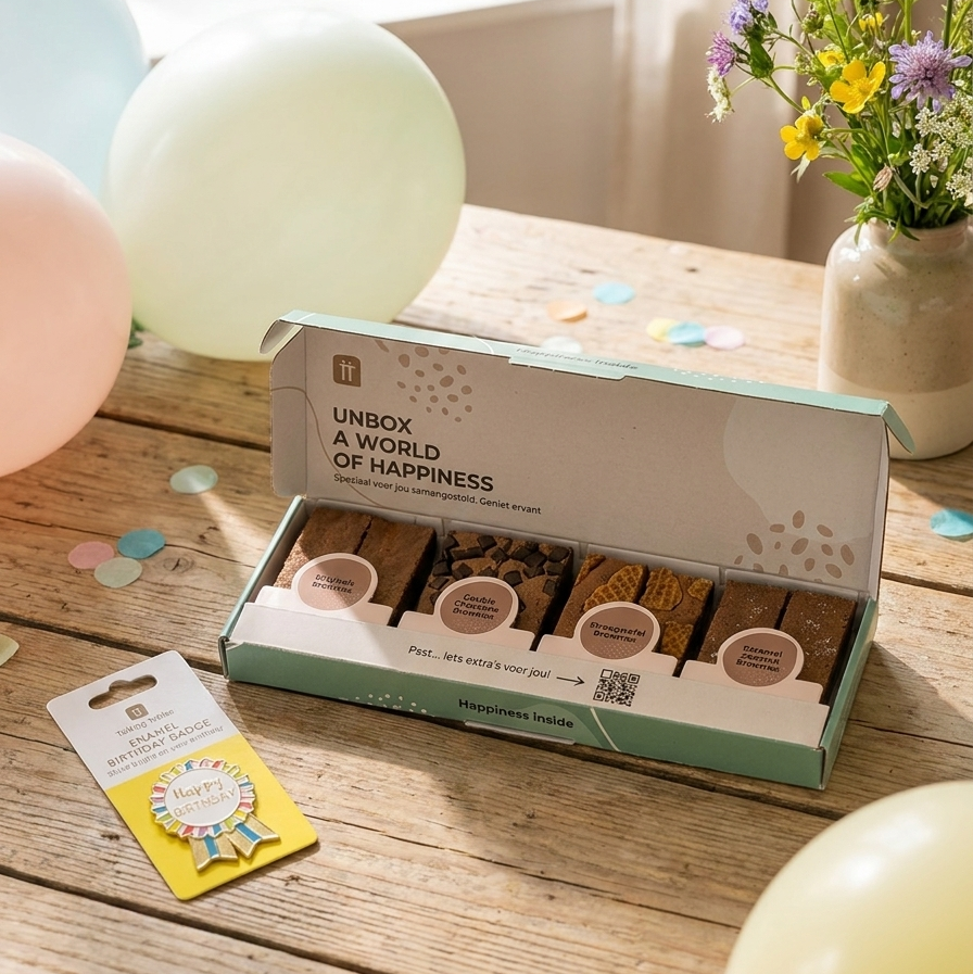 Brownie Box met birthday badge op feestelijke tafel 