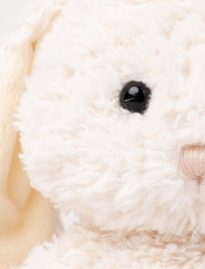 Close up van een knuffel konijn wit