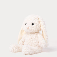 Knuffelkonijn van de zijkant gefotografeerd