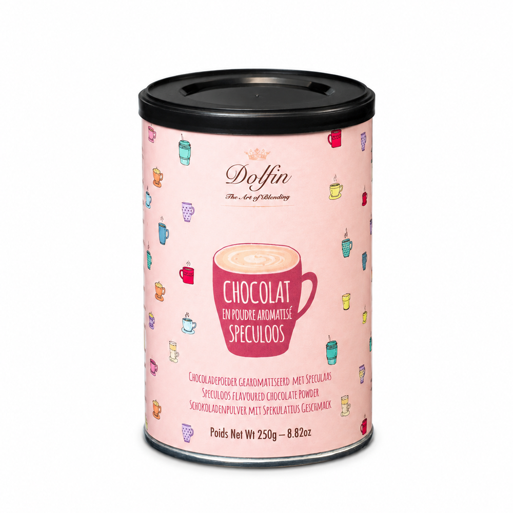 Roze blik met warme chocolademelk in Speculaassmaak. 
