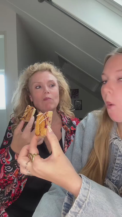 taste test brownie moeder en dochter