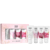 Therme Gift of Wellness geschenkset met roze cadeauverpakking en vier doucheproducten in de geuren Zen White Lotus, Mindful Blossom, Mystic Rose en Blooming Selfcare, uitgestald naast de verpakking.
