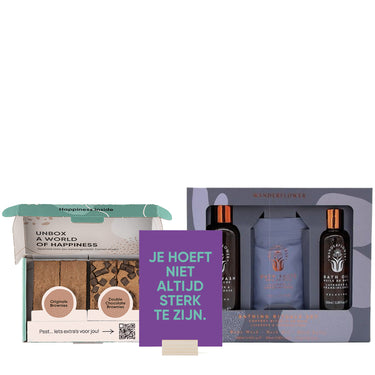 brownie box 4 stuks, kaartje met kaarthouder, rituals bathing set op witte achtergrond