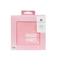 roze servteen met de tekst bride vibes erop in een doosje op een witte achtergrond.